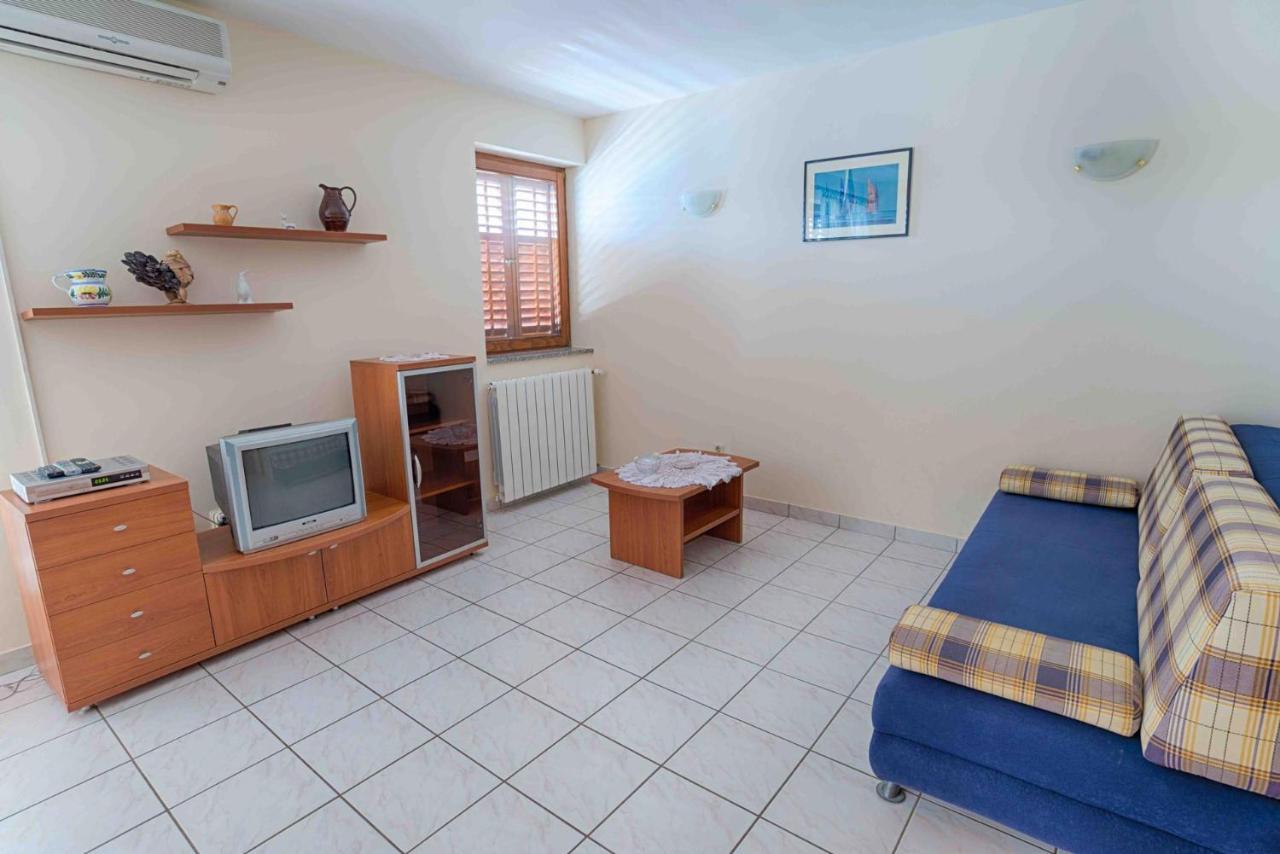 Ariela At The Beach Apartment Stara Novalja Exterior photo