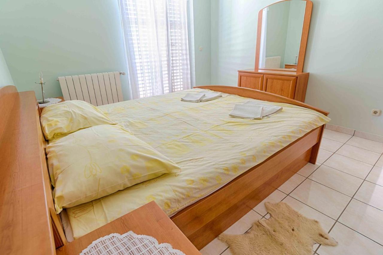 Ariela At The Beach Apartment Stara Novalja Exterior photo