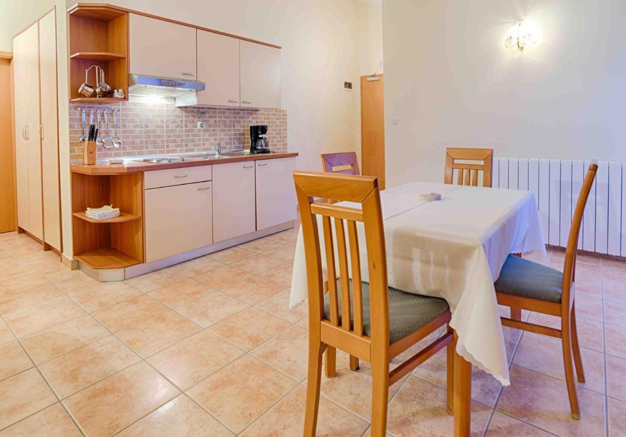 Ariela At The Beach Apartment Stara Novalja Exterior photo