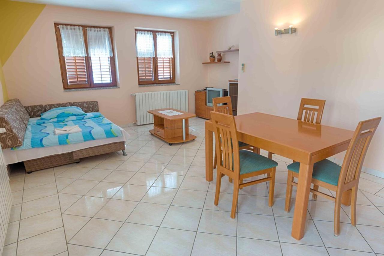 Ariela At The Beach Apartment Stara Novalja Exterior photo