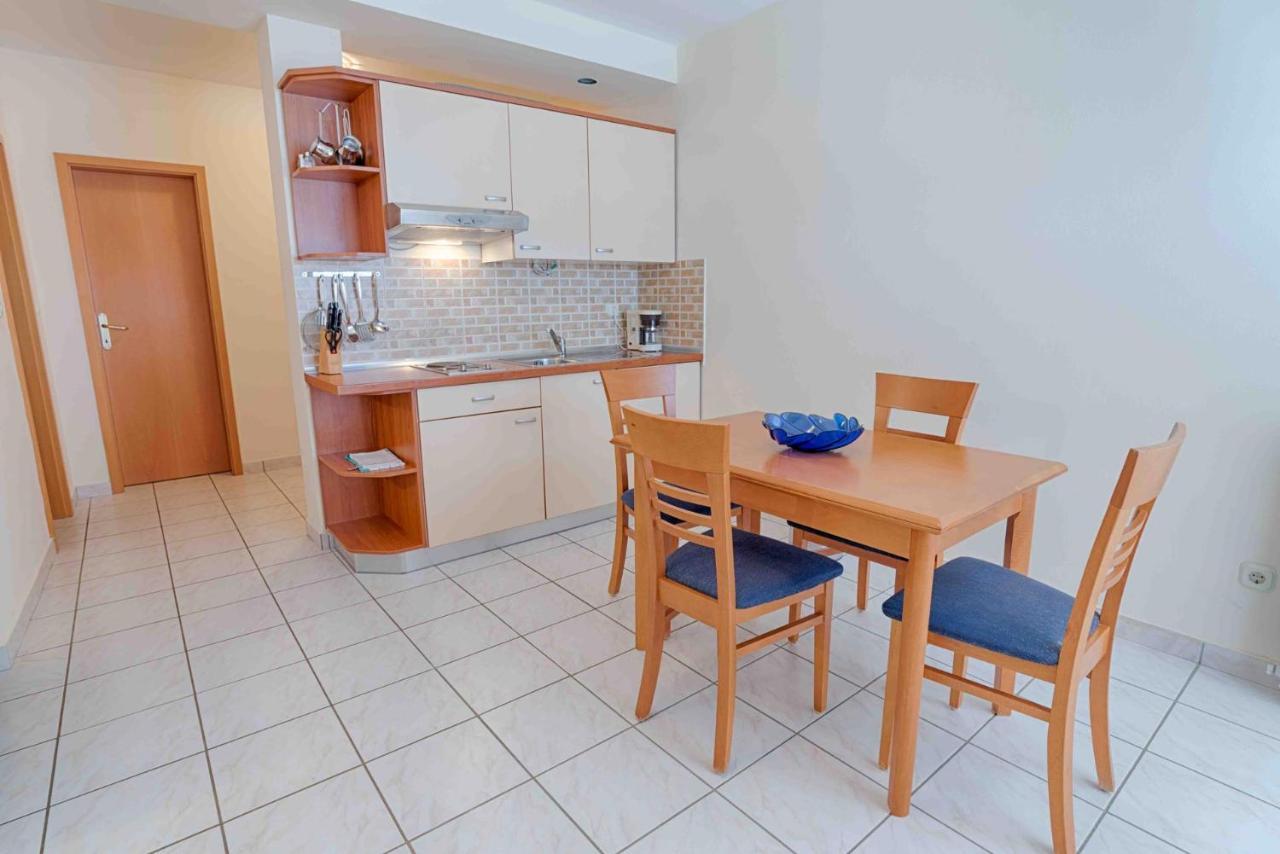 Ariela At The Beach Apartment Stara Novalja Exterior photo