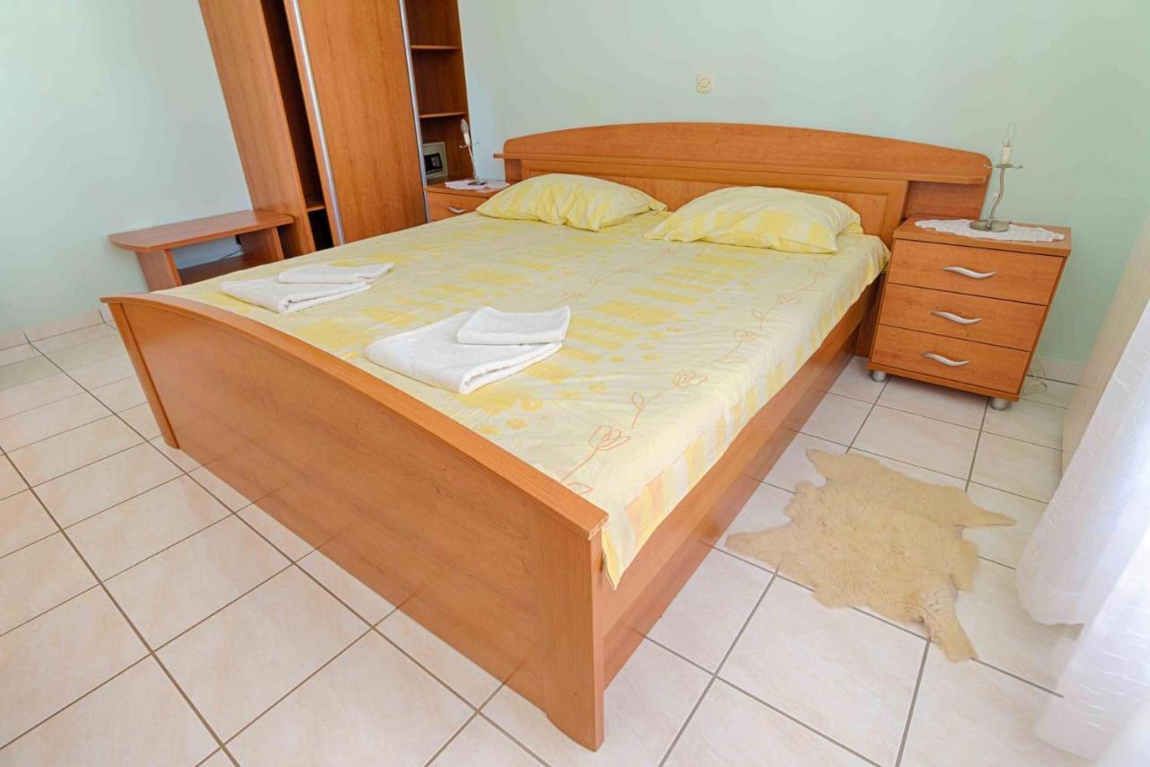 Ariela At The Beach Apartment Stara Novalja Exterior photo