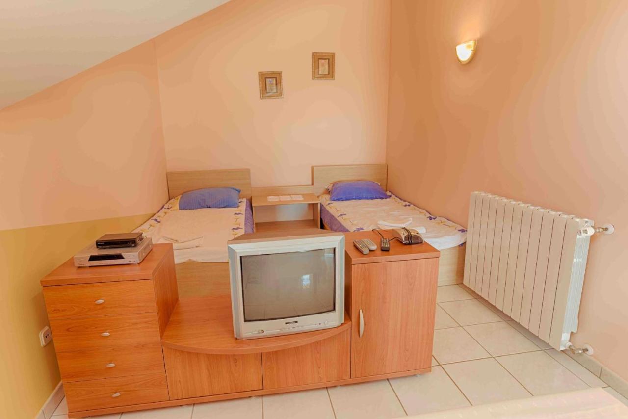 Ariela At The Beach Apartment Stara Novalja Exterior photo
